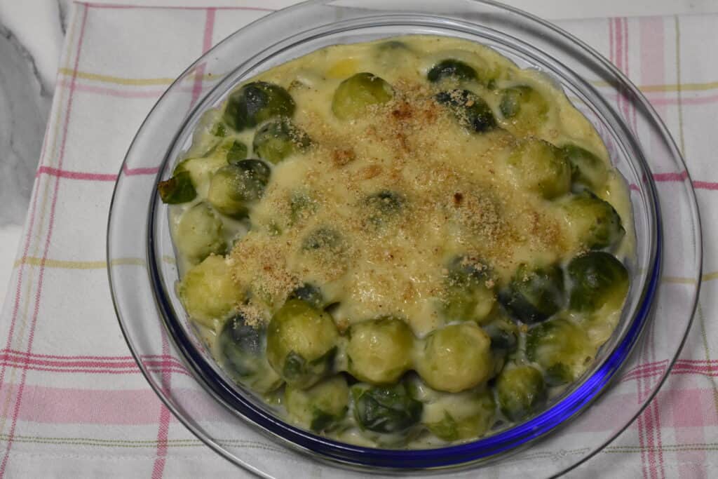 Gratinated brussels sprouts in vegan bechamél sauce in a glass oven dish