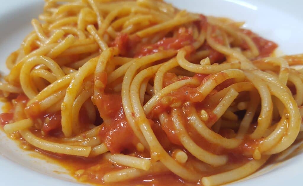 Close-up image of spaghetti with fresh tomato pasta sauce.