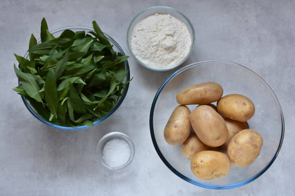 Raw ingredients for wild garlic gnocchi (potatoes, flour, wild garlic leaves and coarse sea salt