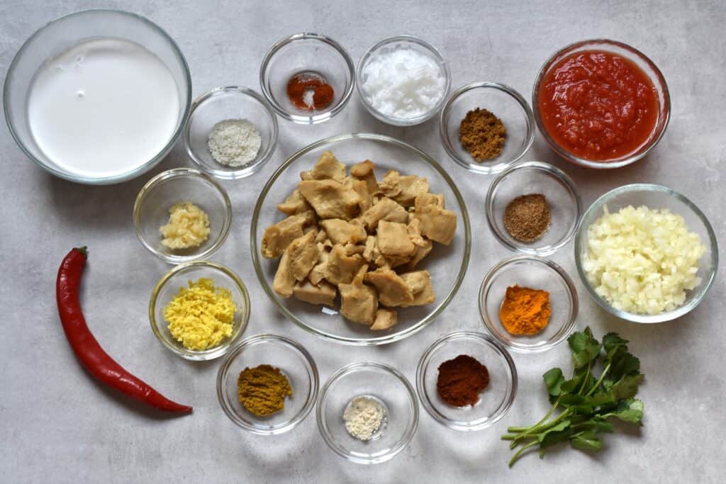 Ingredients for vegan chicken tikka masala sauce.