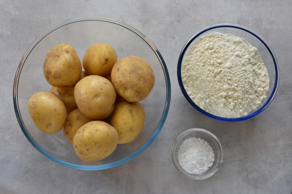 Potatoes, flour and salt in glass dishes.