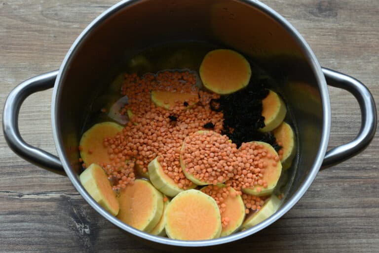 Pumpkin, split red lentils, vegetable broth, and wakame in a saucepan.