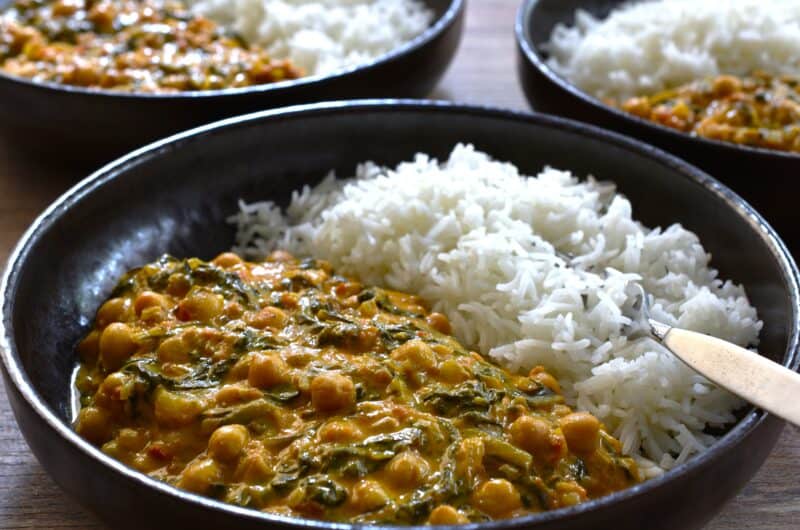 Quick chickpea and spinach curry