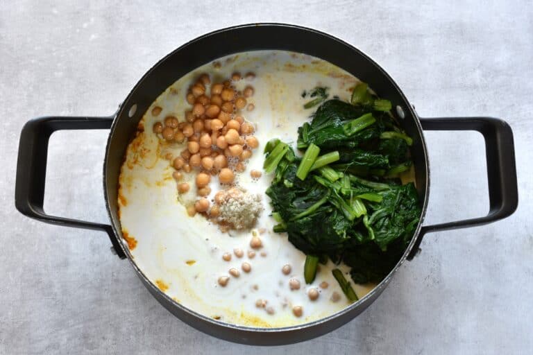 Curry paste, chickpeas, spinach, coconut milk and salt in a saucepan.