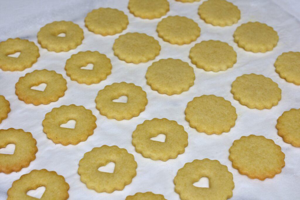 Vegan Spitzbuben discs after coming out of the oven.