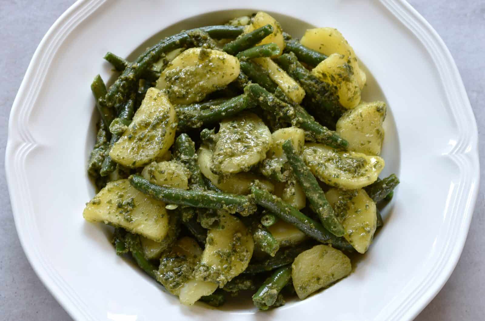 Potatoes, green beans and pesto